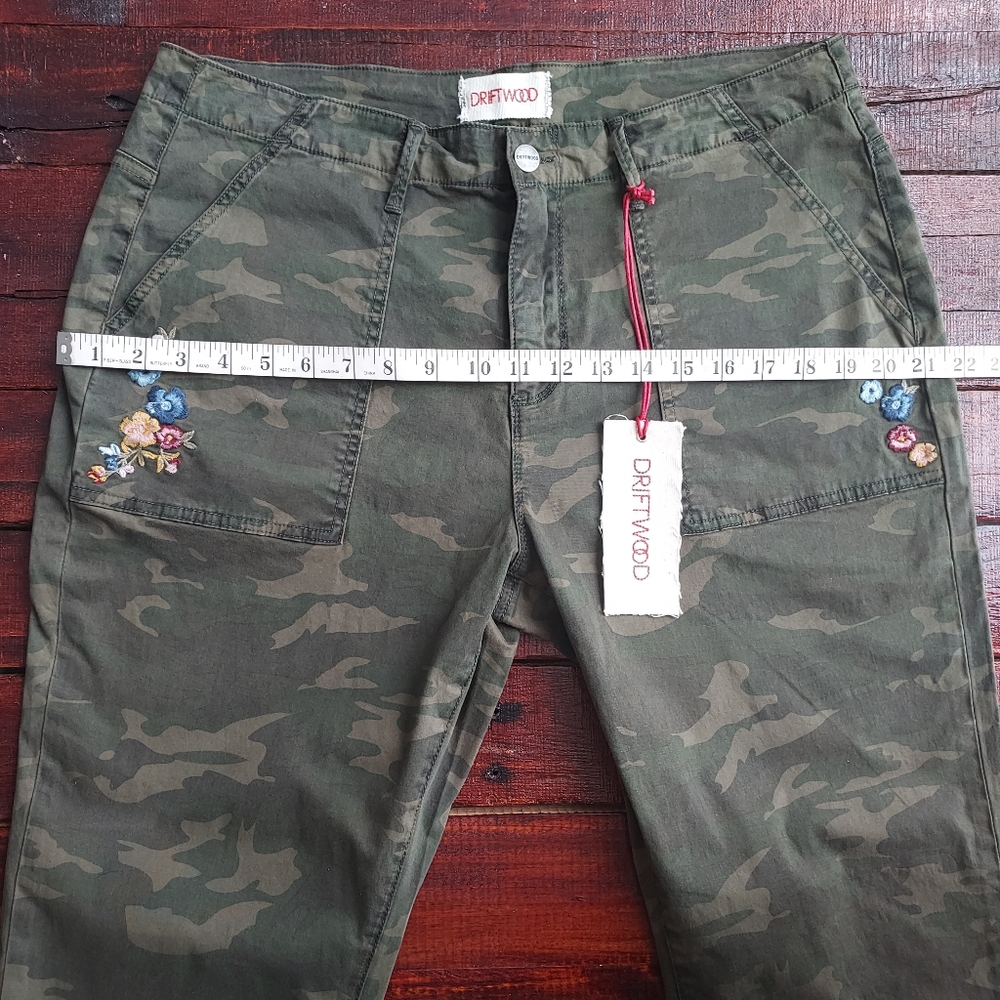 DRIFTWOOD Camouflage Straight Leg Jeans size 31 & 30 - Picture 9 of 12